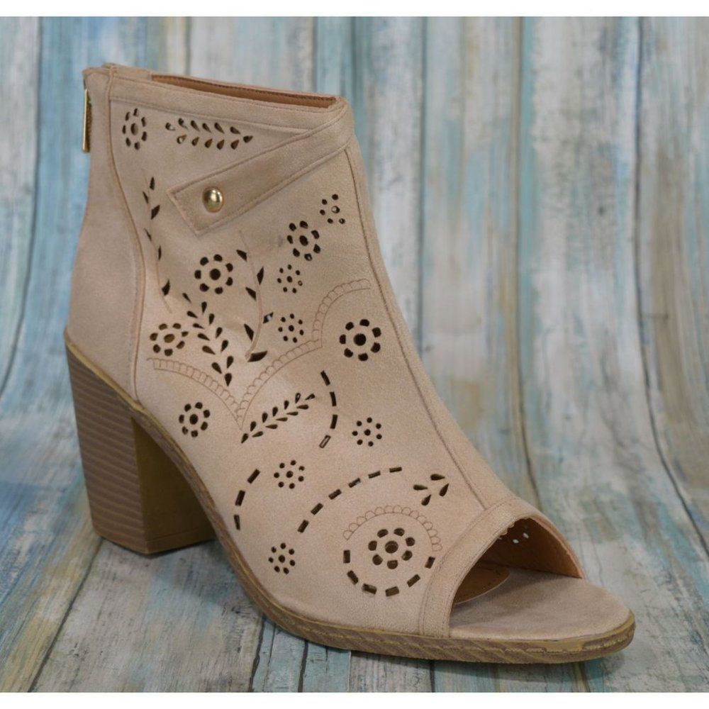 Maurices Taylor Size 11 Lazer Cut Boots Beige Peep Toe Zip Ankle Booties